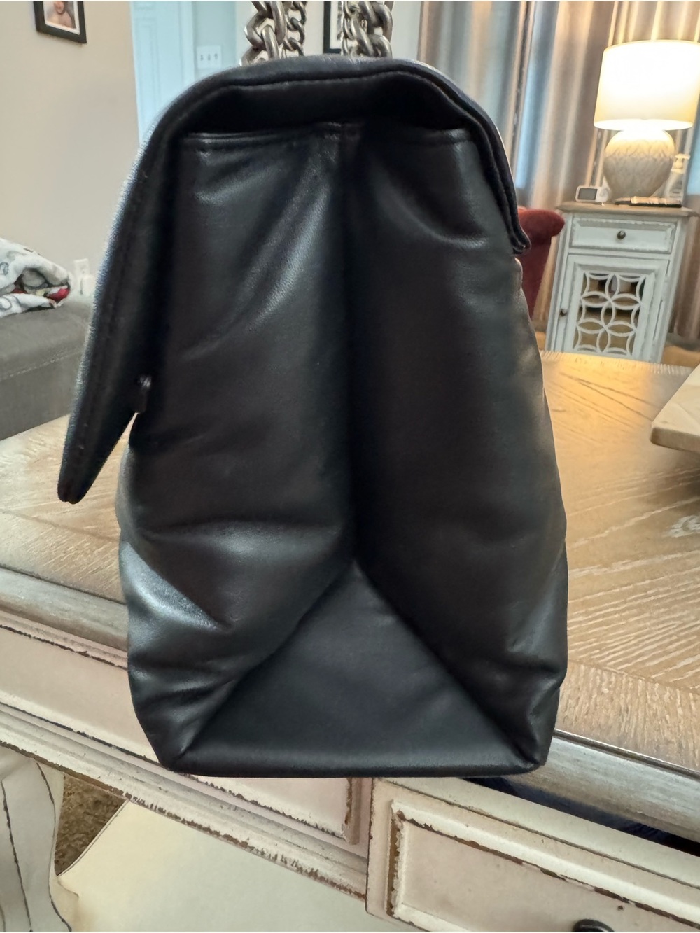 Kurt Geiger London Kew leather bag in black featuring a signature eagle head - Picture 2 of 15